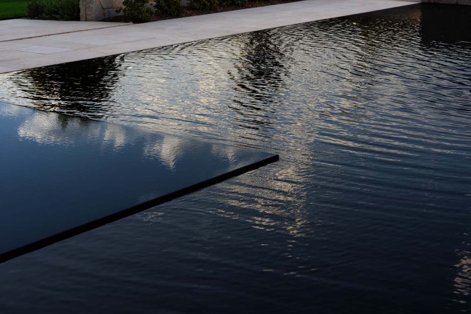 Lautner Knife-Edge &amp; Perimeter-Overflow Pools