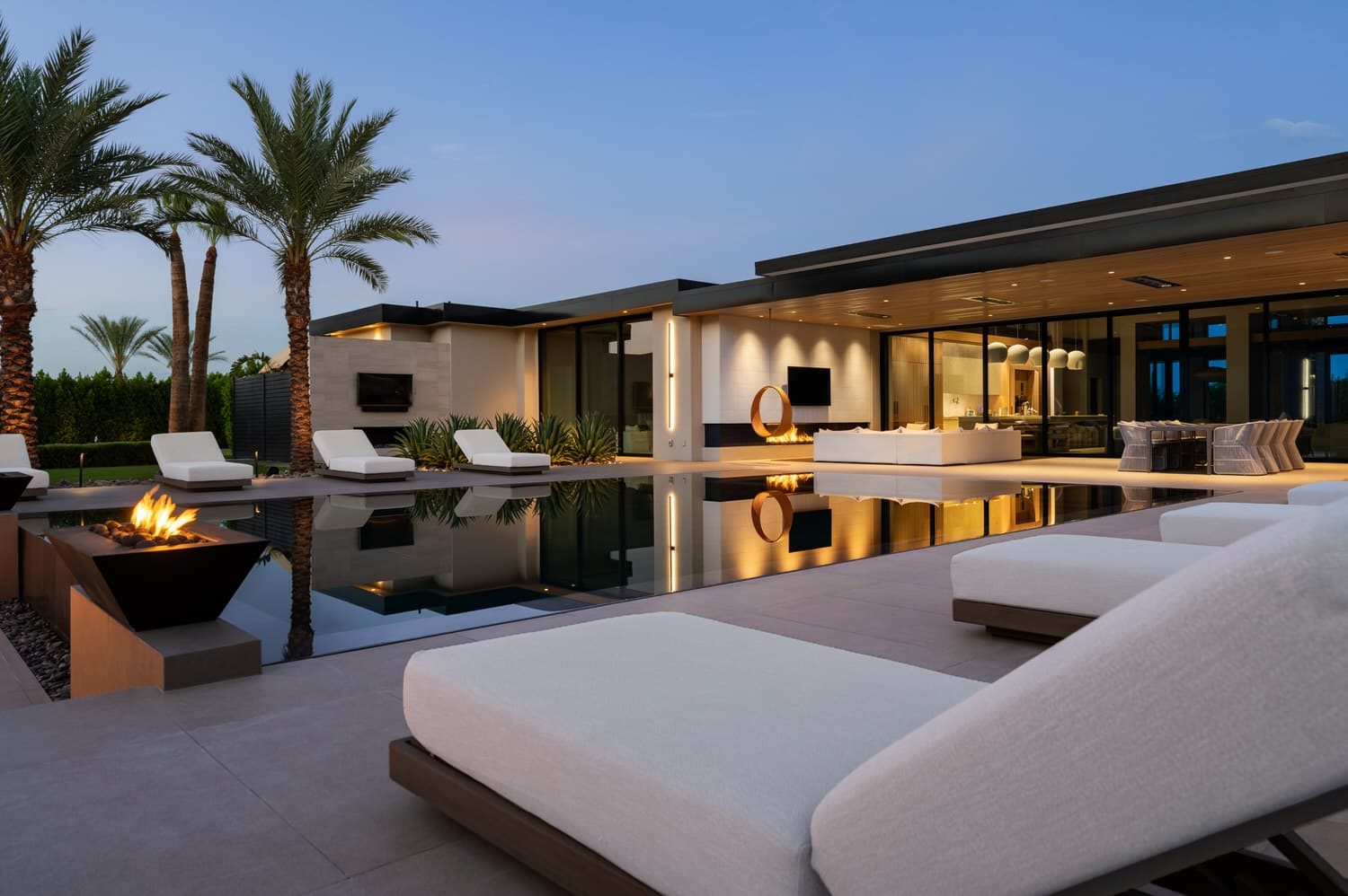 Ianello — fire and loungers