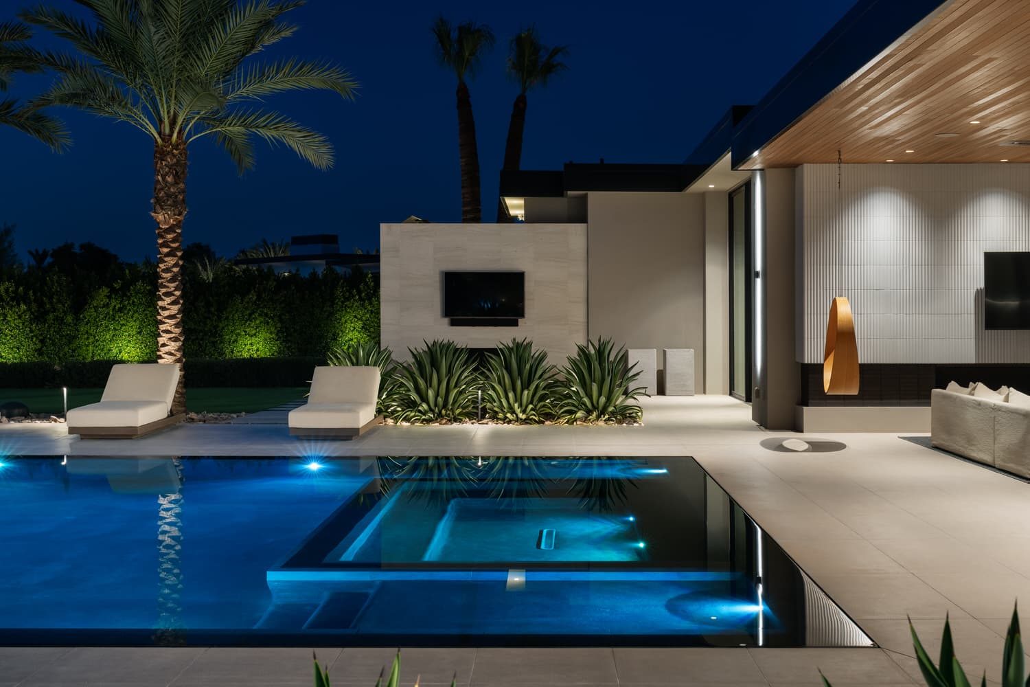 Ianello — spa and fire at night