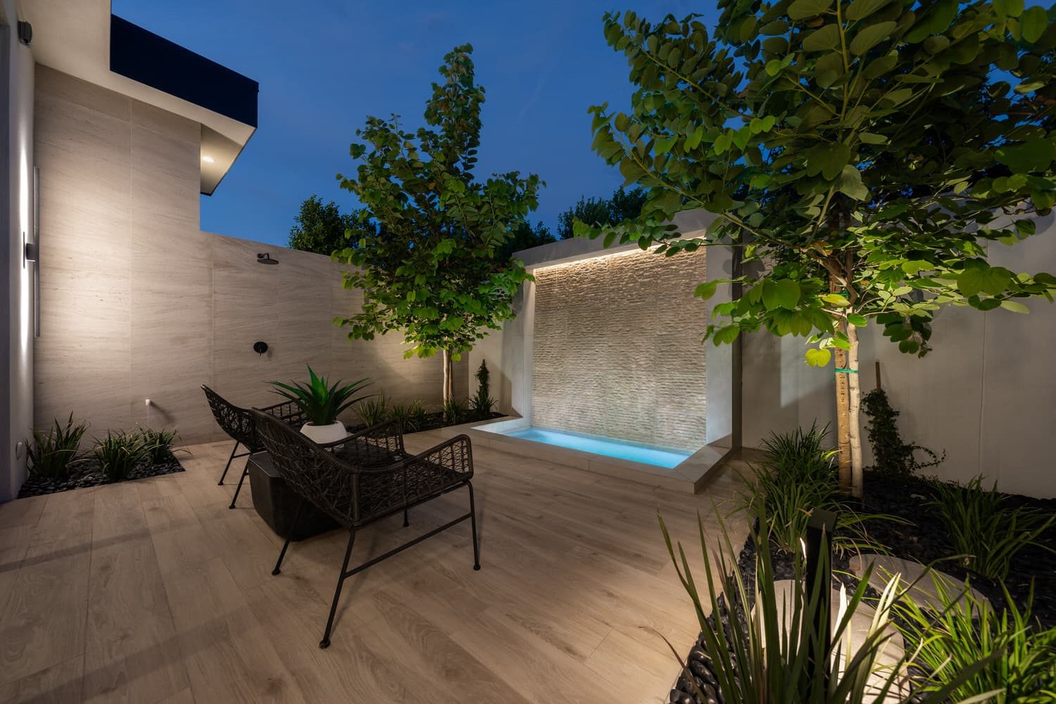 Ocotillo — courtyard water wall